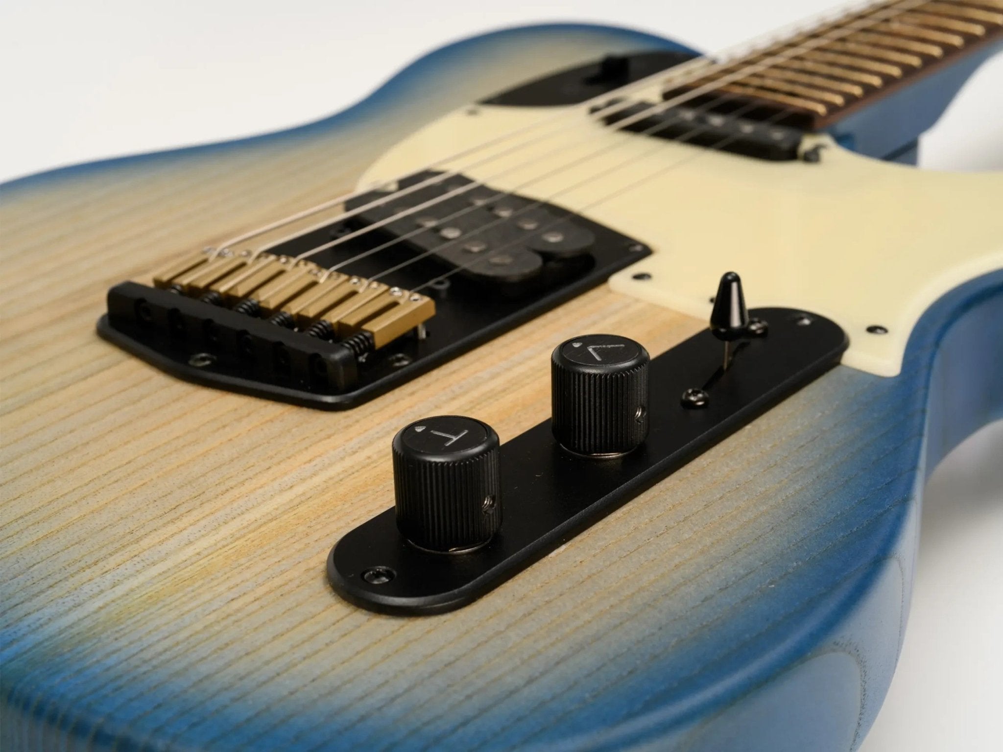 Valiant Titan Barhat Blue Pore Electric Guitar - Richards Guitars Of Stratford Upon Avon