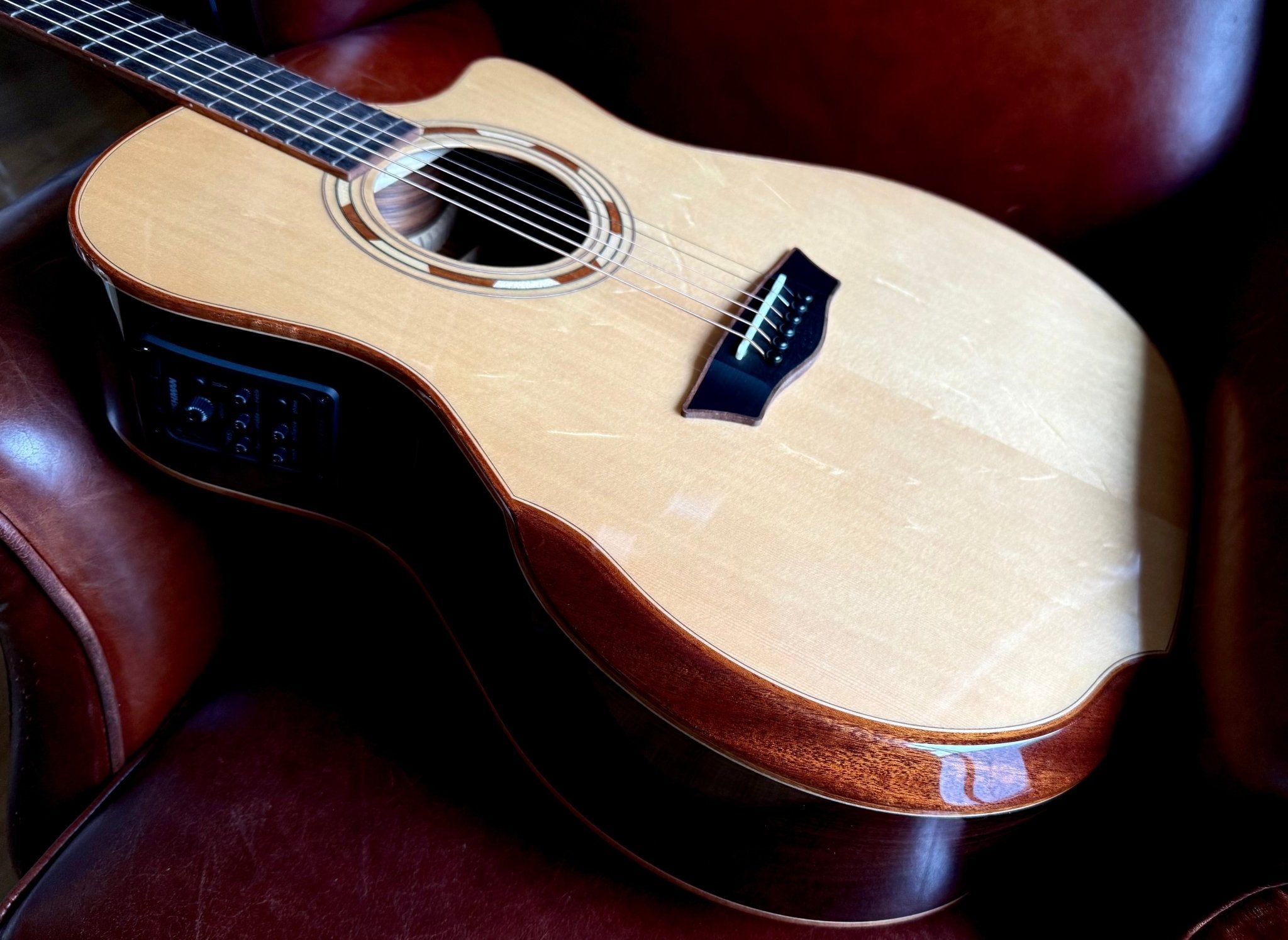 Washburn G25SCE w/CASE - Grand Auditorium - Natural Electro Acoustic Guitar - Richards Guitars Of Stratford Upon Avon