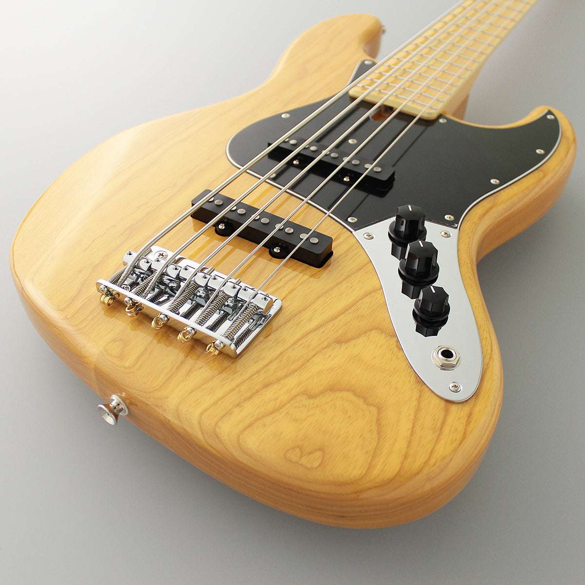 FGN Guitars Neoclassic JB 100M Ash 5 String VNT Vintage Natural, basso in vendita presso Richards Guitars.