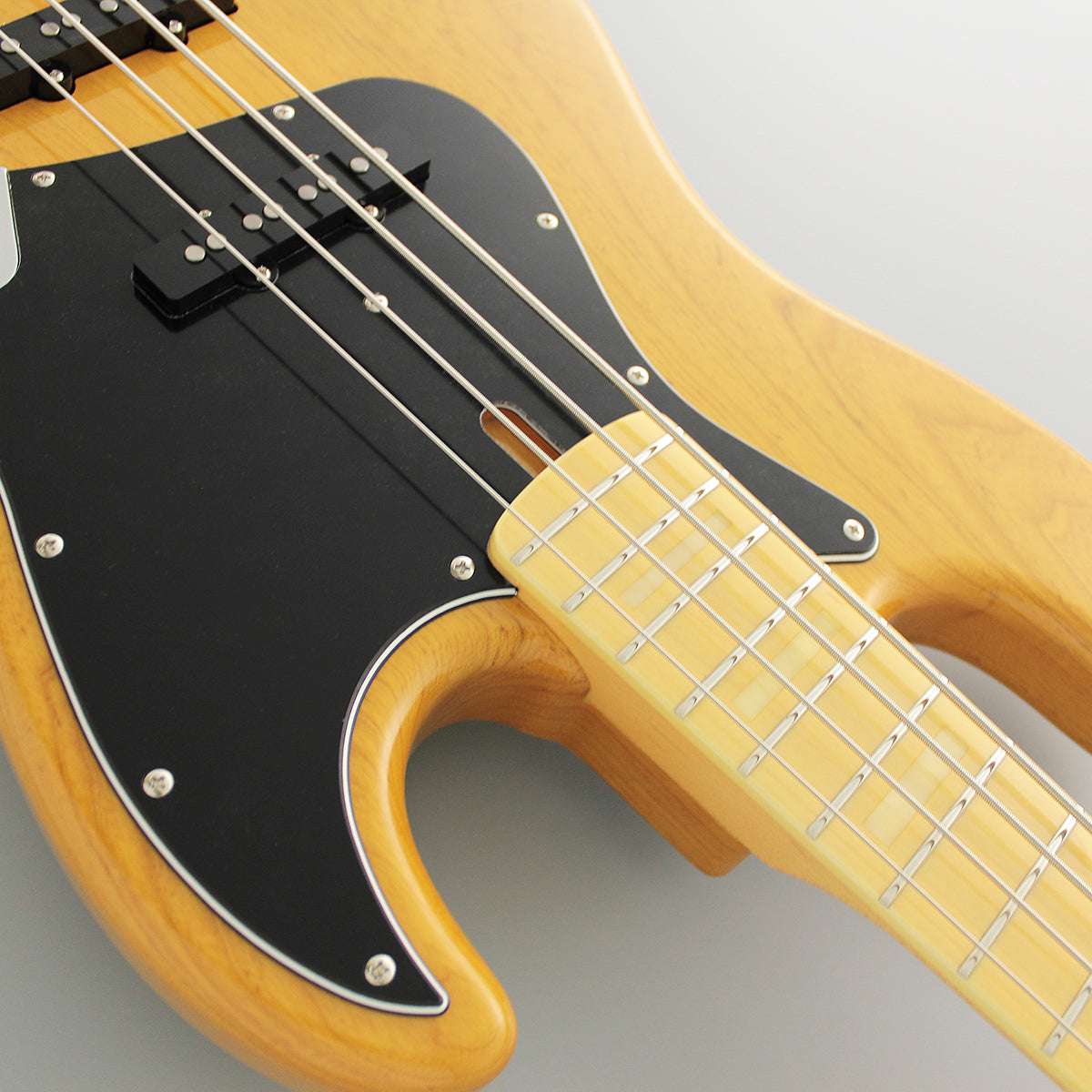 FGN Guitars Neoclassic JB 100M Ash Vintage Natural, basso in vendita da Richards Guitars.