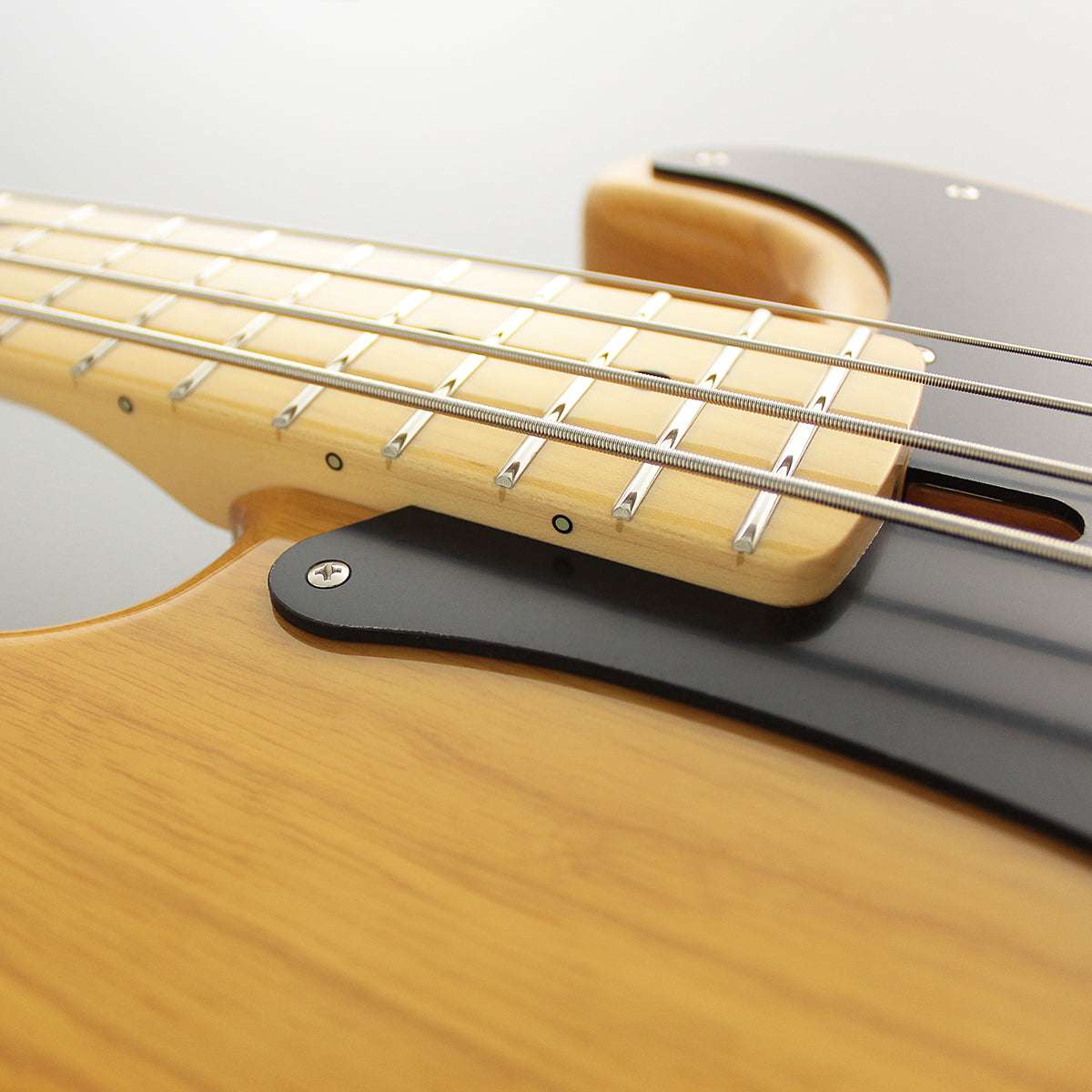 FGN Guitars Neoclassic PB 100M Ash Vintage Natural, basso in vendita da Richards Guitars.