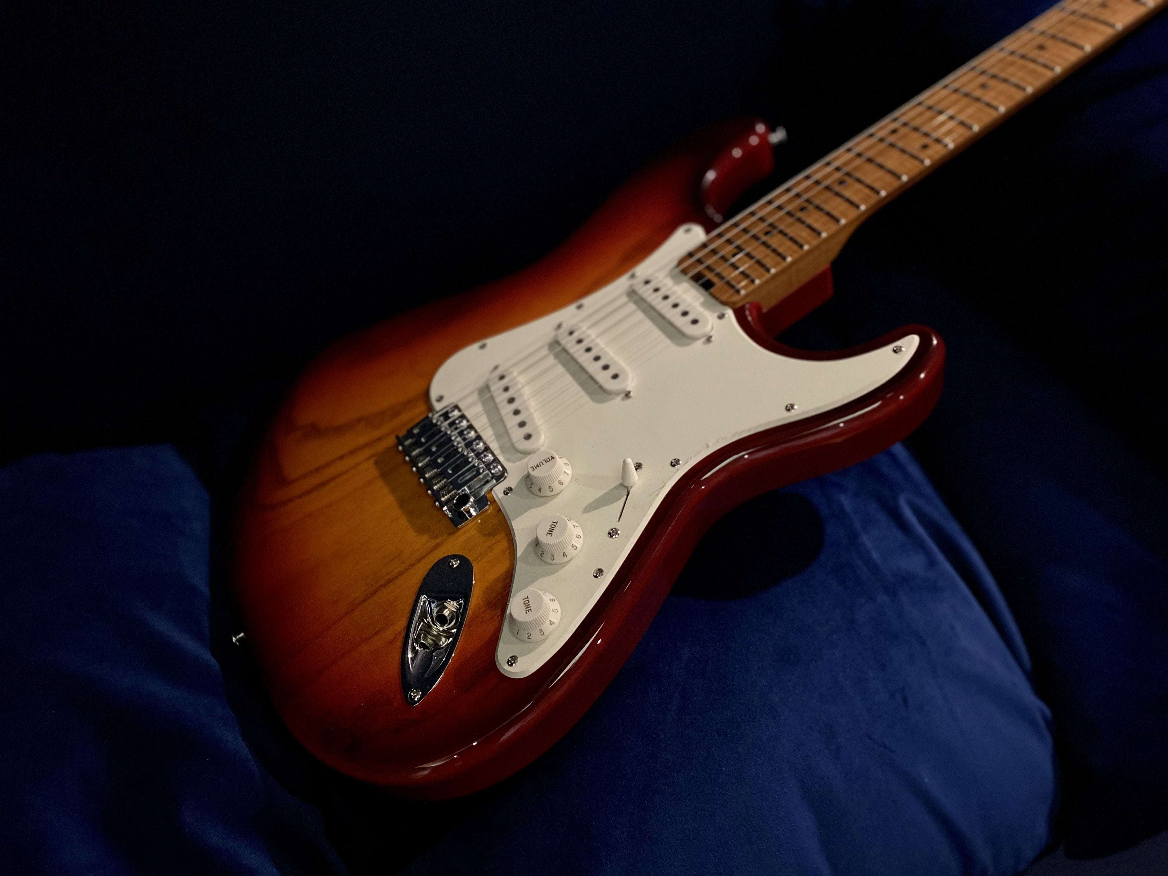Gordon Smith Classic S Autumn Burst Swamp Ash Custom SN: 20251, Electric Guitar for sale at Richards Guitars.