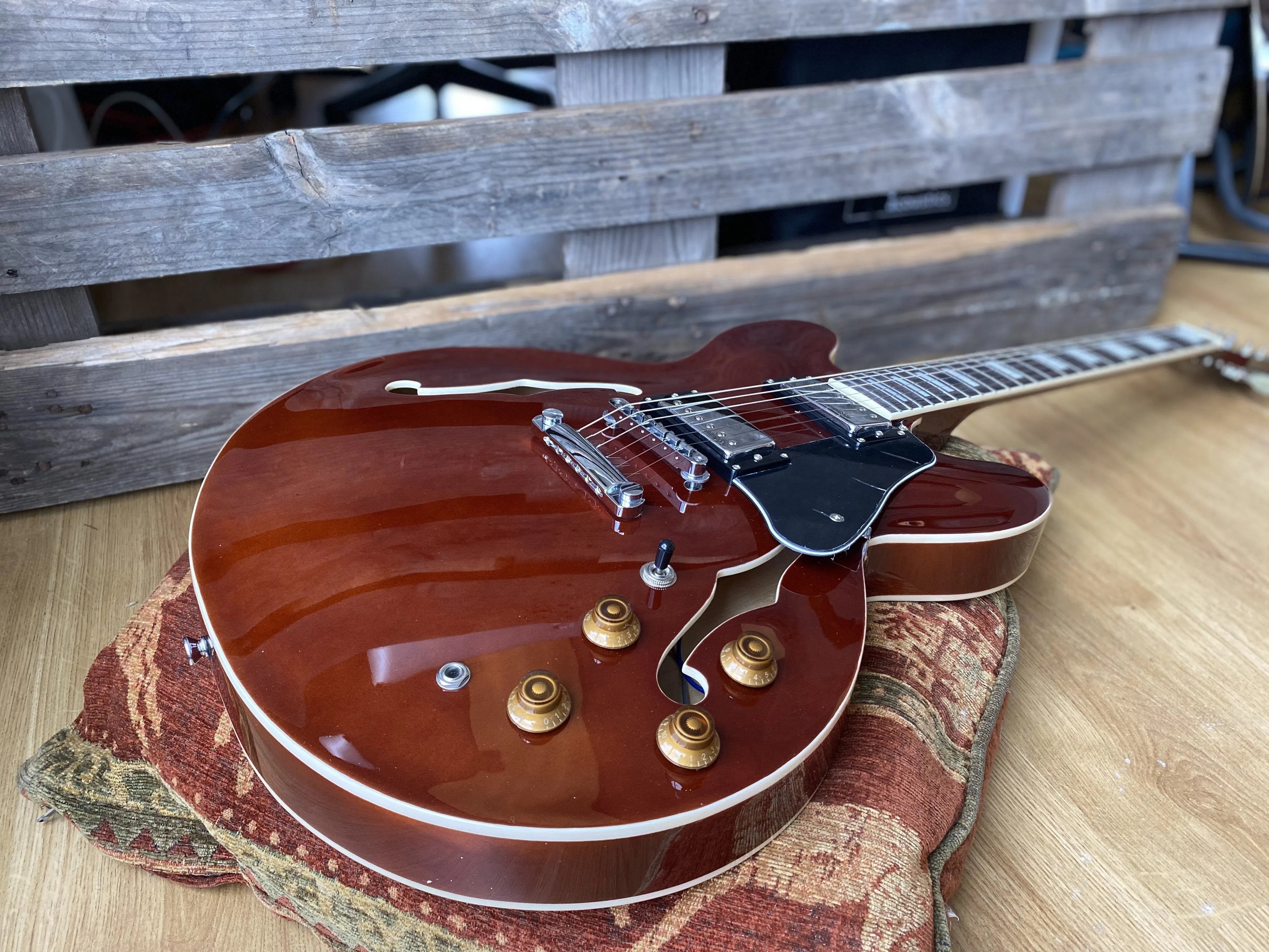 Vintage LVSA500W ReIssued Semi Acoustic Guitar ~ Natural Walnut ~ Left Handed, Electric Guitar for sale at Richards Guitars.