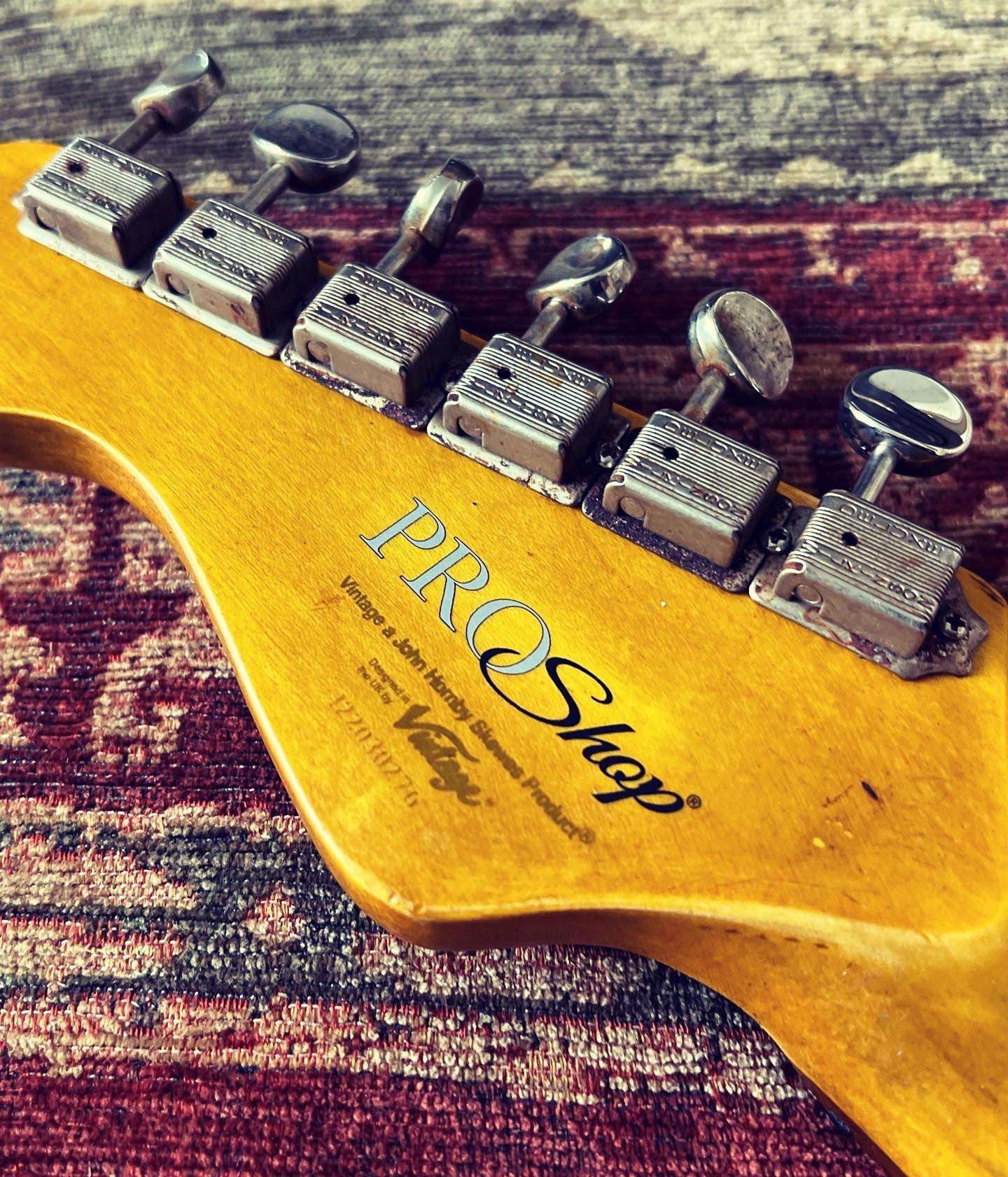 Vintage ProShop V6 "Industrial Punk" Custom Inc. Chitarra elettrica Vintage Custom Pro Setup, in vendita presso Richards Guitars.