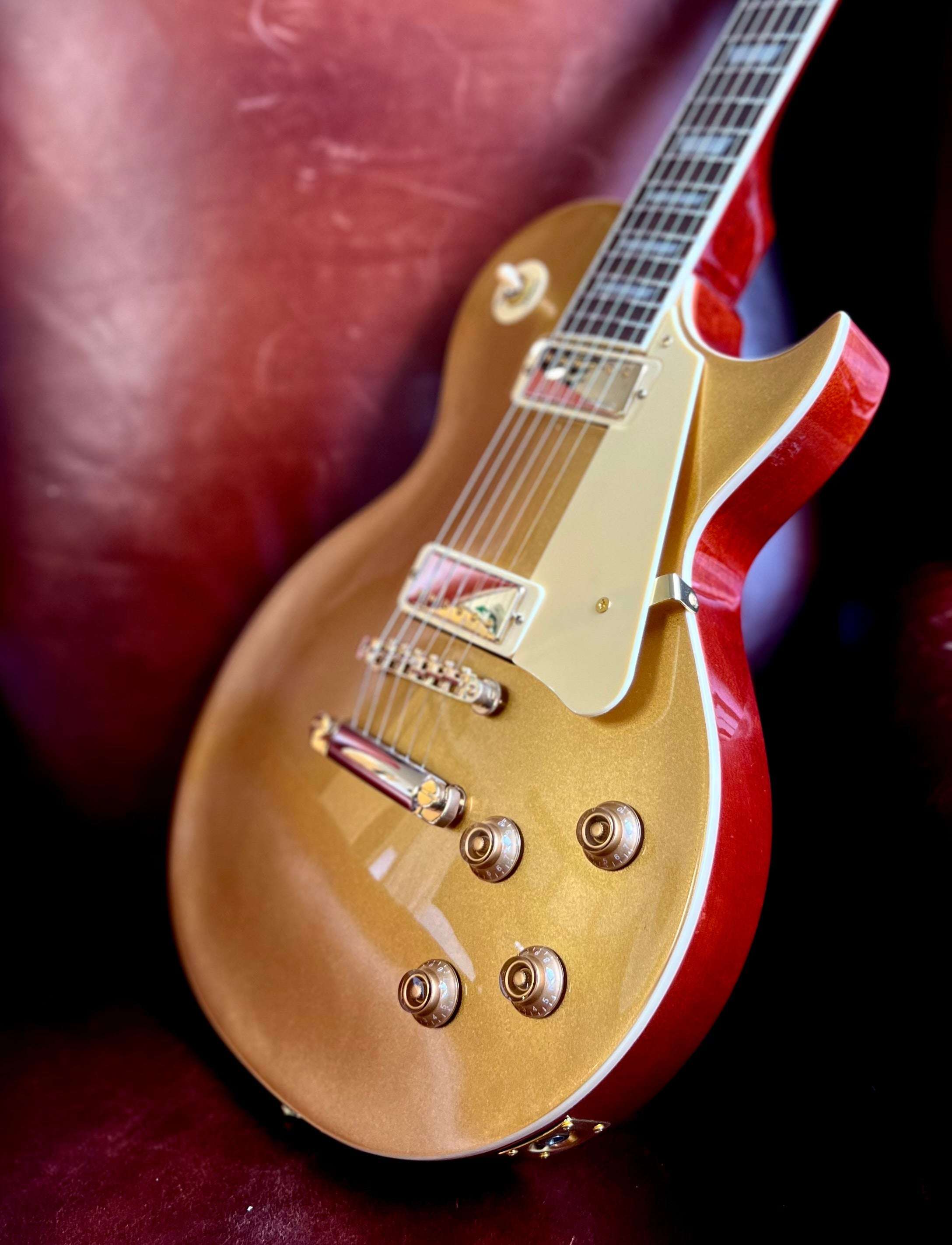 Vintage V100MGT Mini Double Coil ReIssued Electric Guitar ~ Gold Top, Chitarra elettrica in vendita su Richards Guitars.
