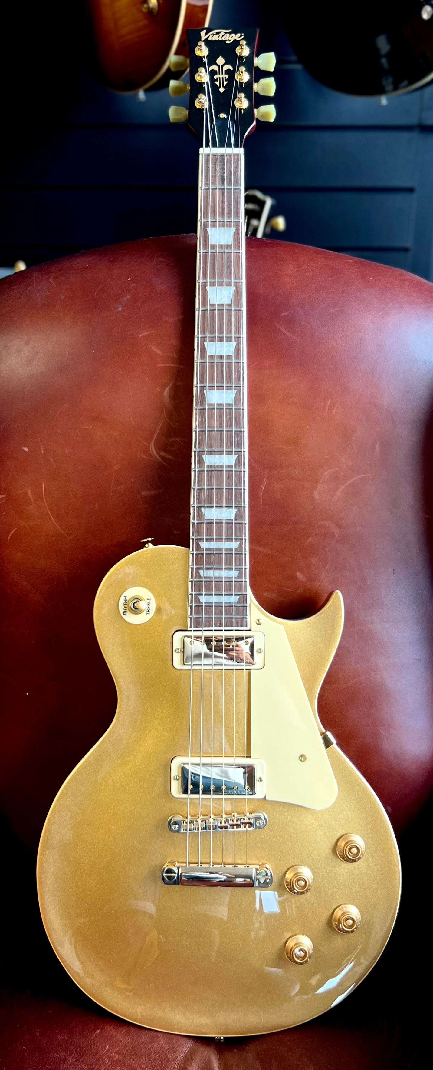 Vintage V100MGT Mini Double Coil ReIssued Electric Guitar ~ Gold Top, Chitarra elettrica in vendita su Richards Guitars.