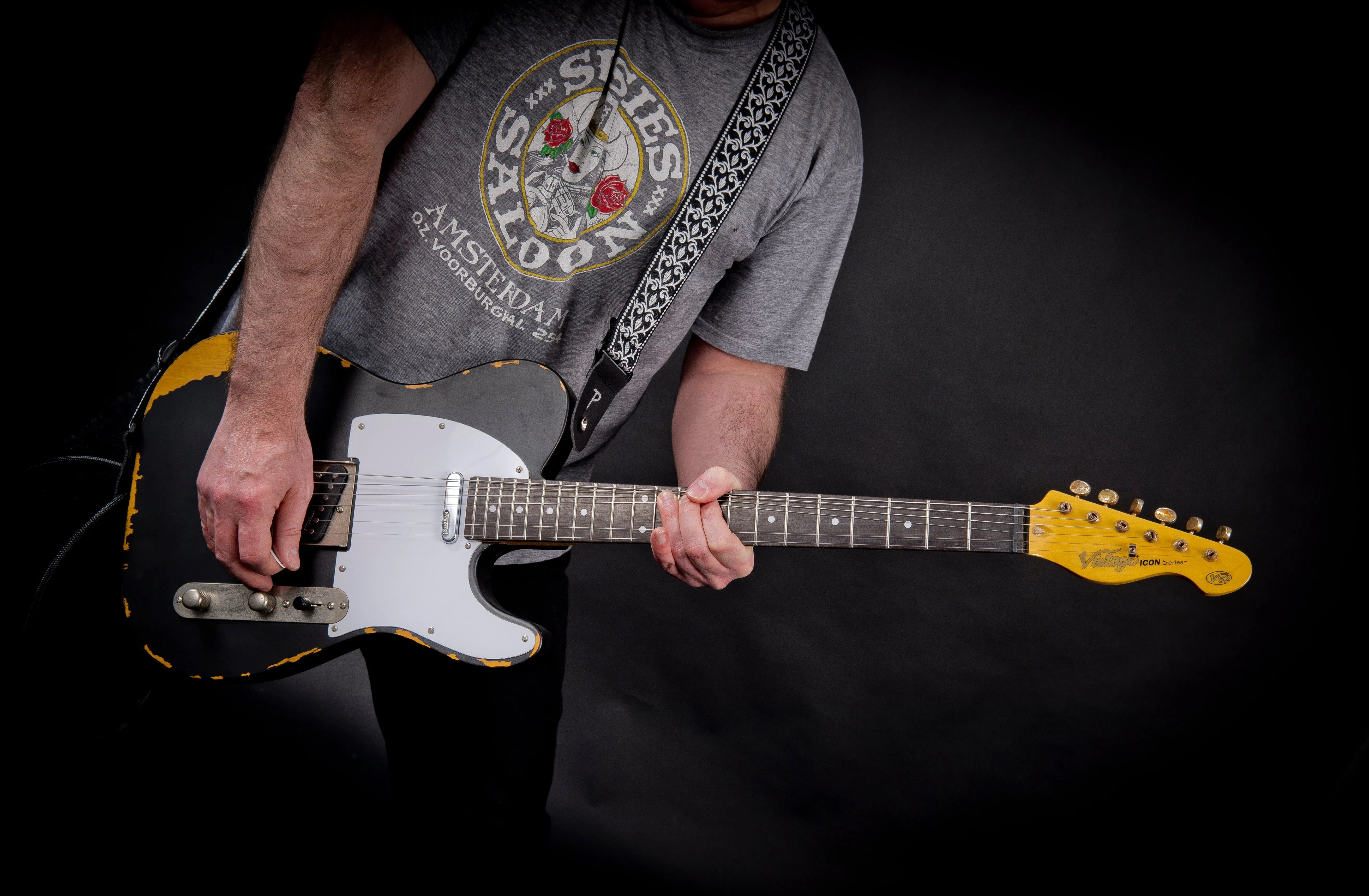 Vintage V62 ICON Electric Guitar ~ Distressed Black, Chitarra elettrica in vendita presso Richards Guitars.