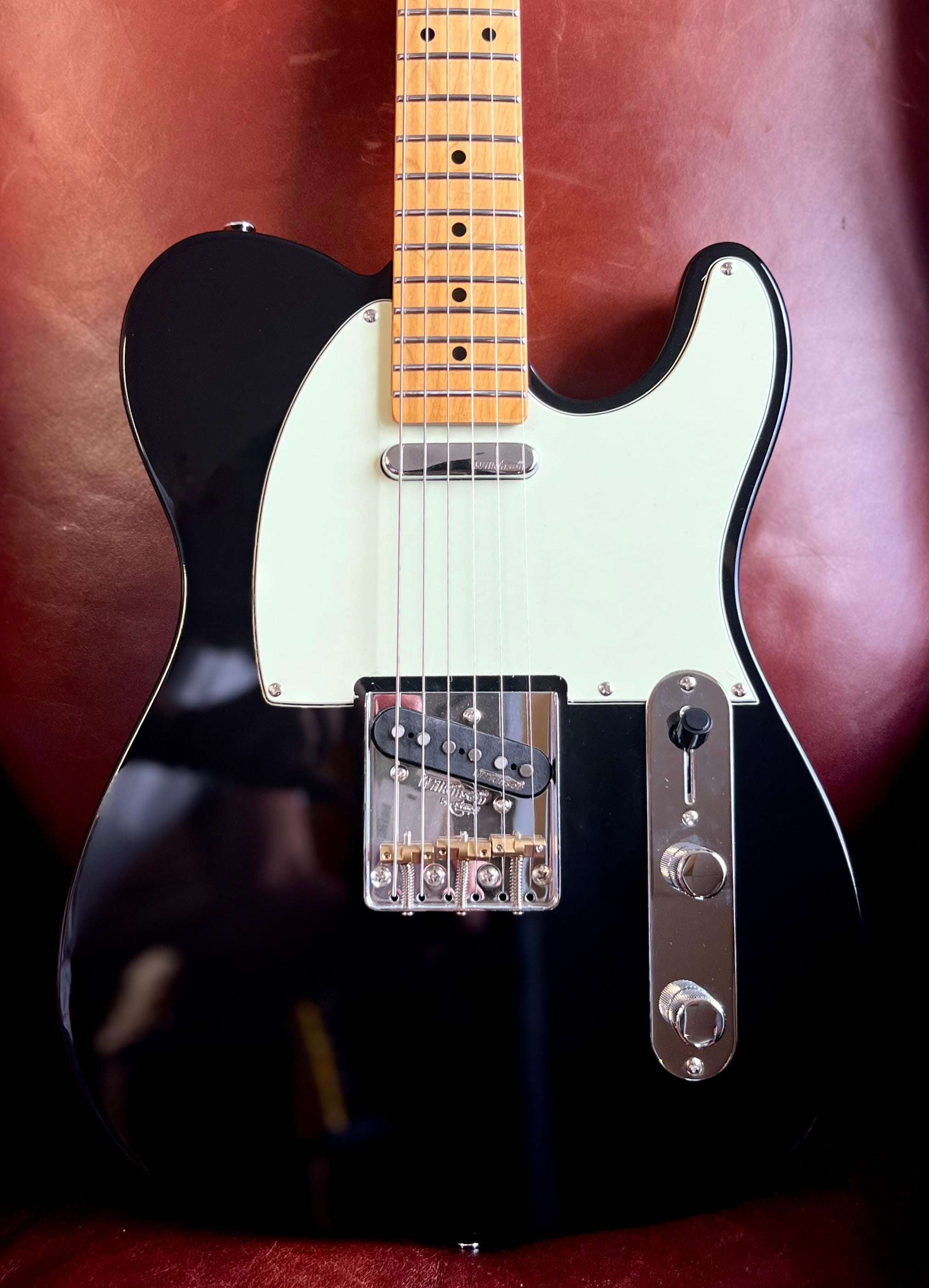 Chitarra elettrica vintage V75 ReIssued ~ Boulevard Black, Basso in vendita presso Richards Guitars.