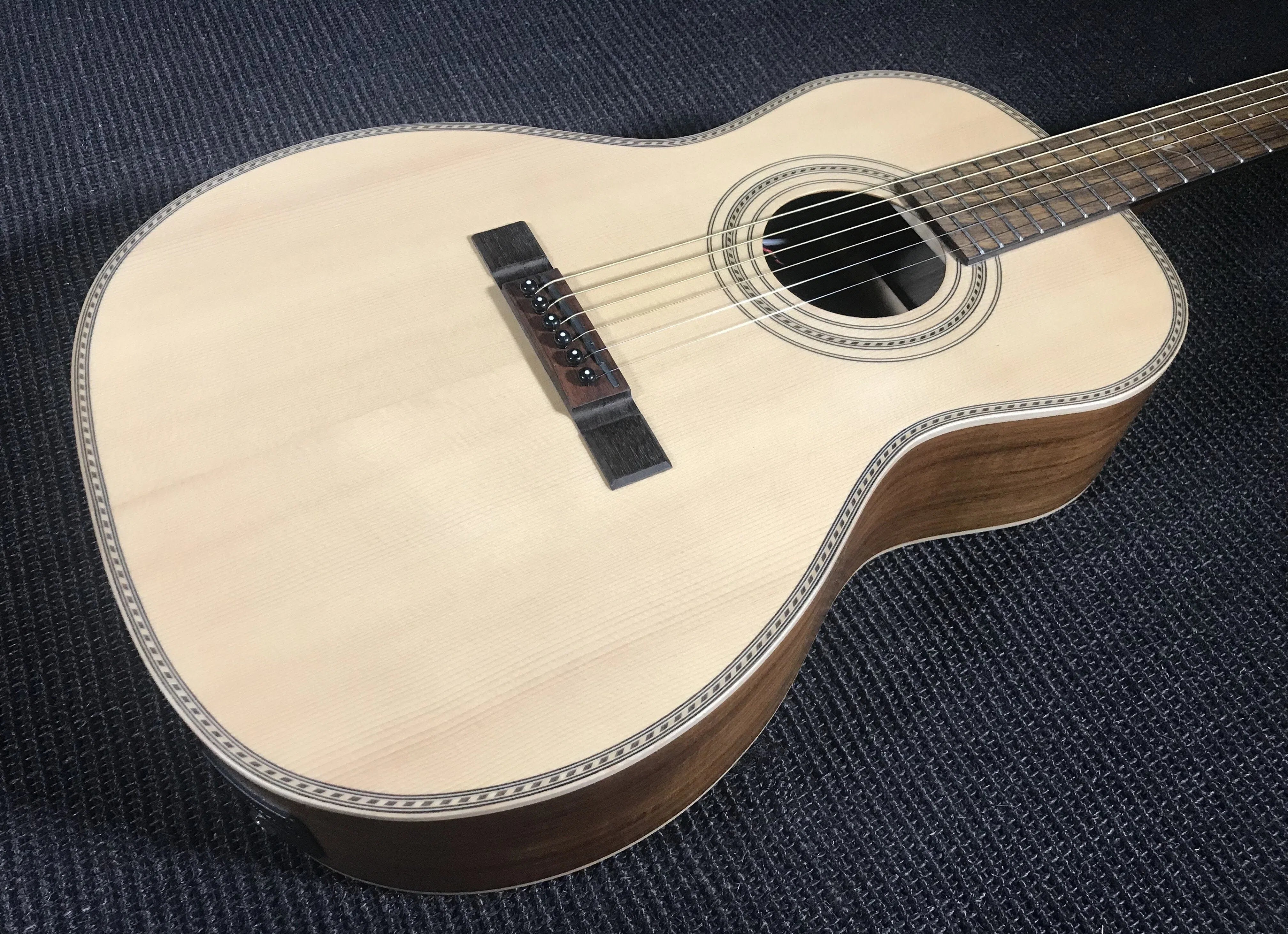 Vintage* VE880PB Paul Brett Signature 6-String 880 Electro-Acoustic ~ Natural, Chitarra elettroacustica in vendita presso Richards Guitars.