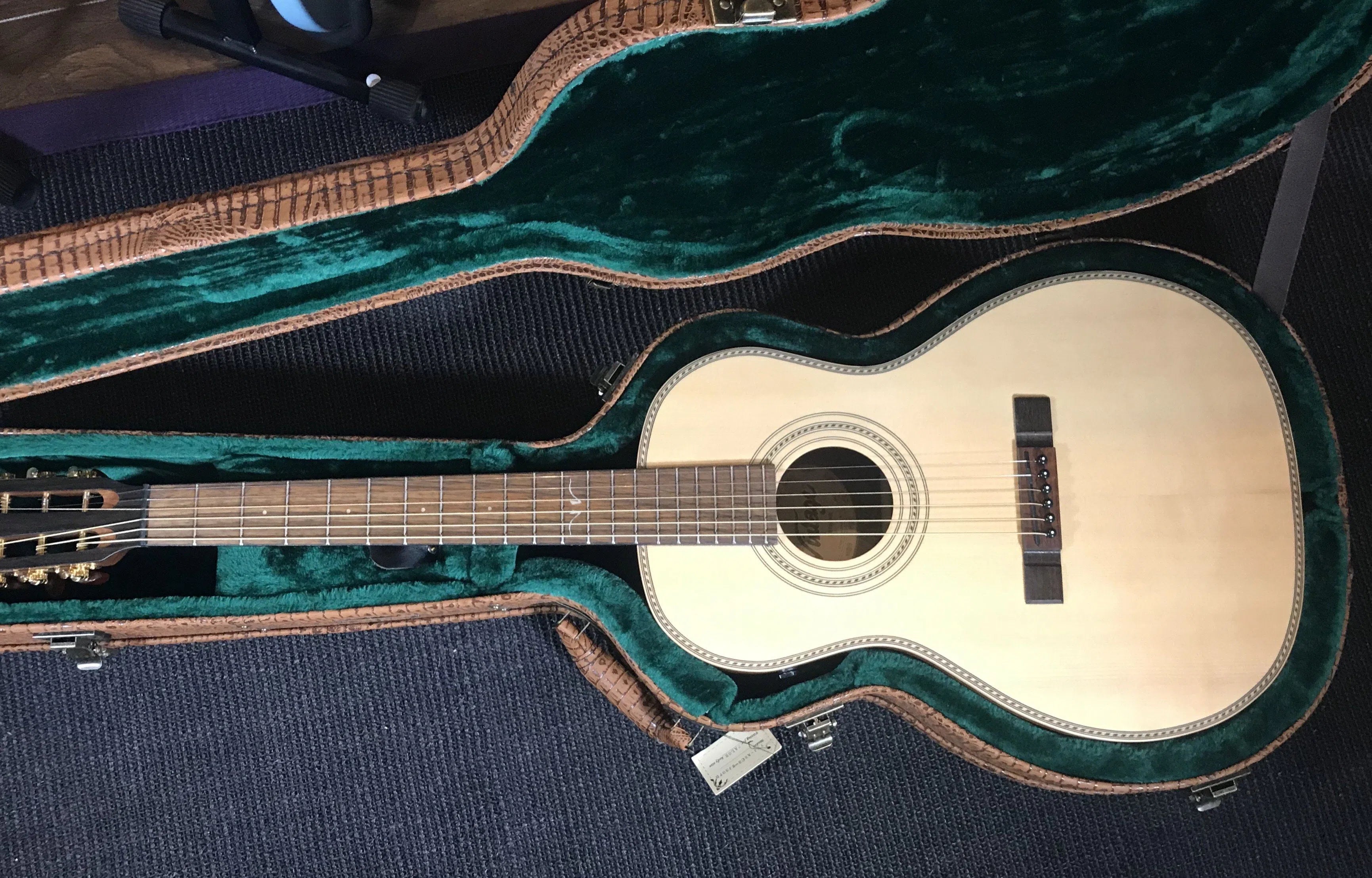 Vintage* VE880PB Paul Brett Signature 6-String 880 Electro-Acoustic ~ Natural, Chitarra elettroacustica in vendita presso Richards Guitars.