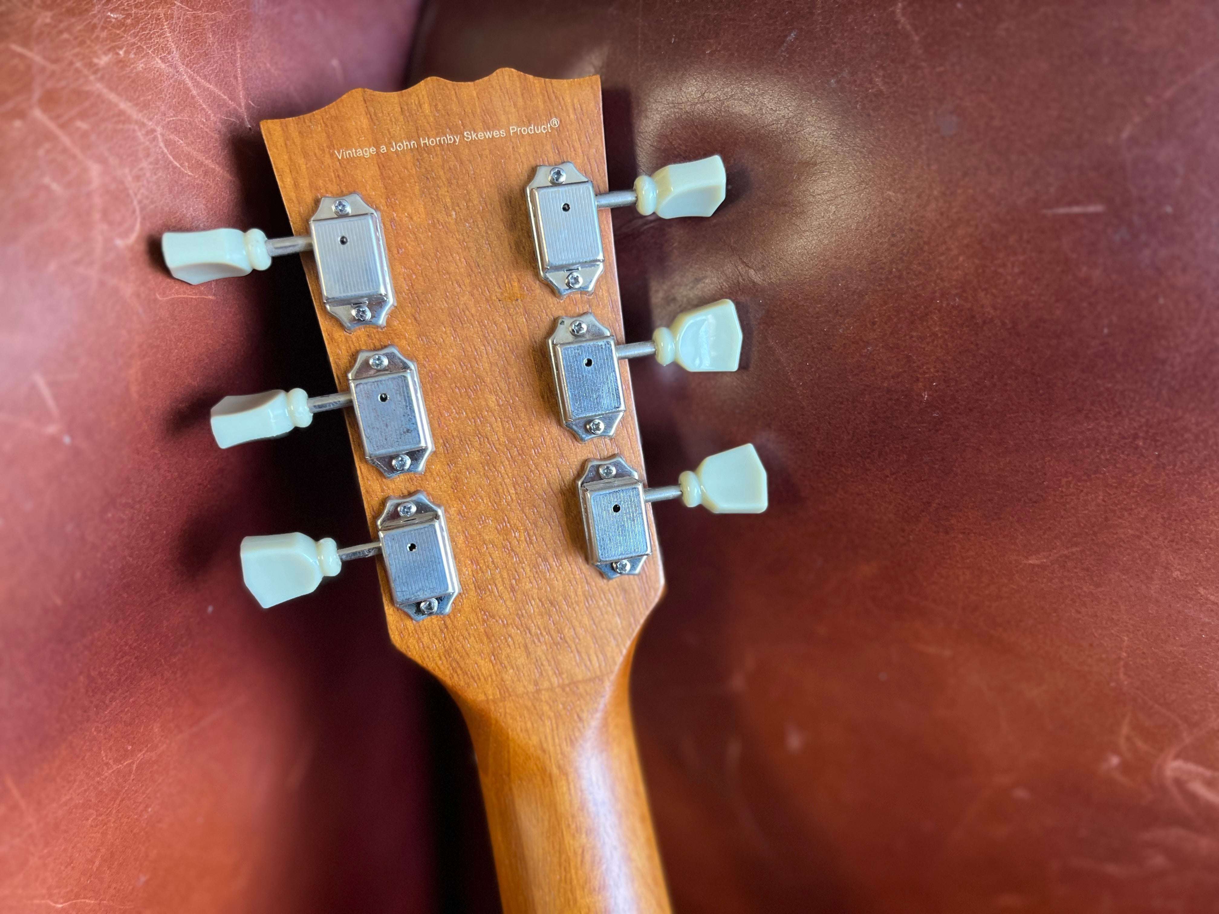 Vintage VGA990 Electro-Acoustic Sweetwater Guitar ~ Sunburst, Chitarra elettroacustica in vendita presso Richards Guitars.