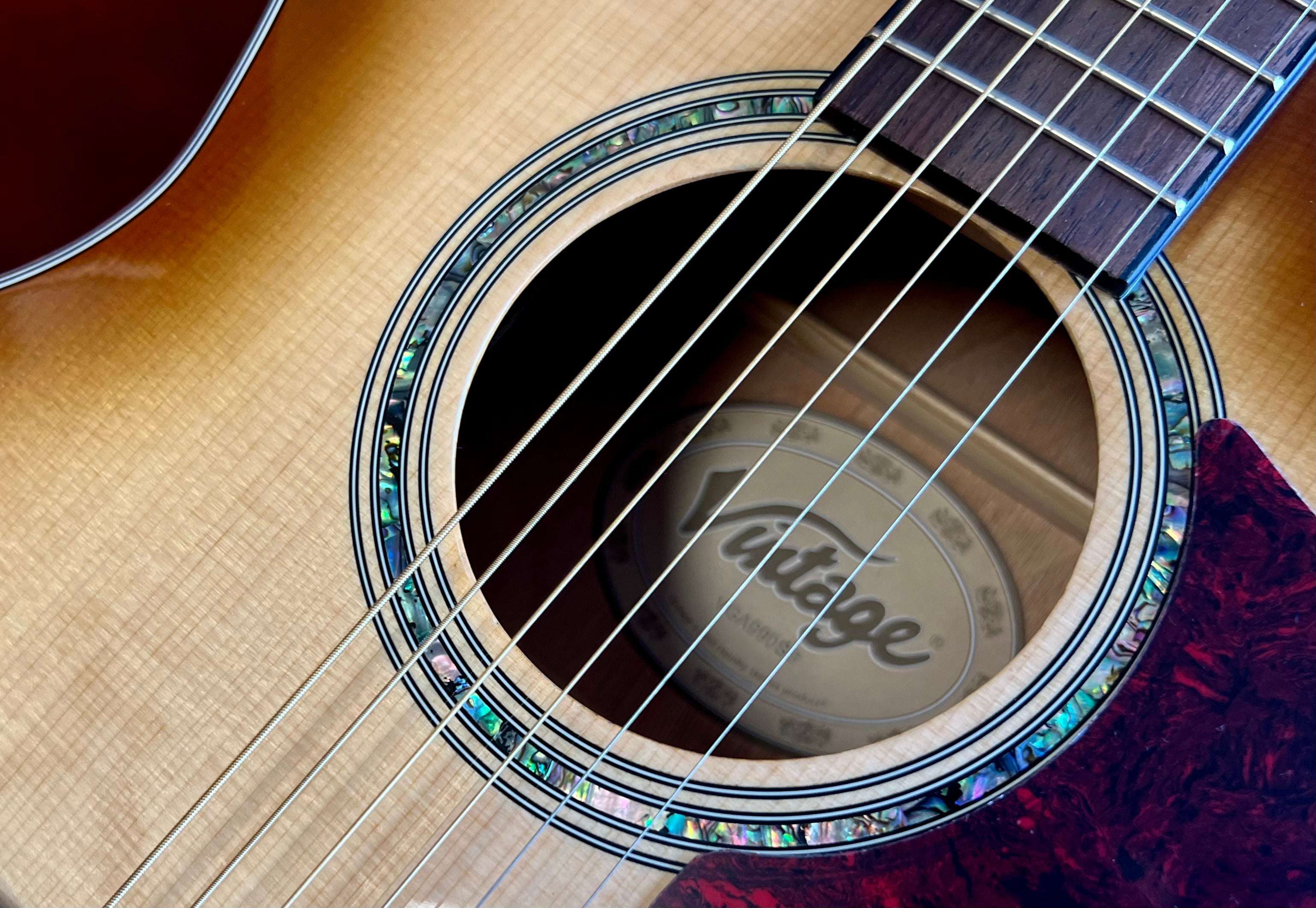 Vintage VGA990 Electro-Acoustic Sweetwater Guitar ~ Sunburst, Chitarra elettroacustica in vendita presso Richards Guitars.