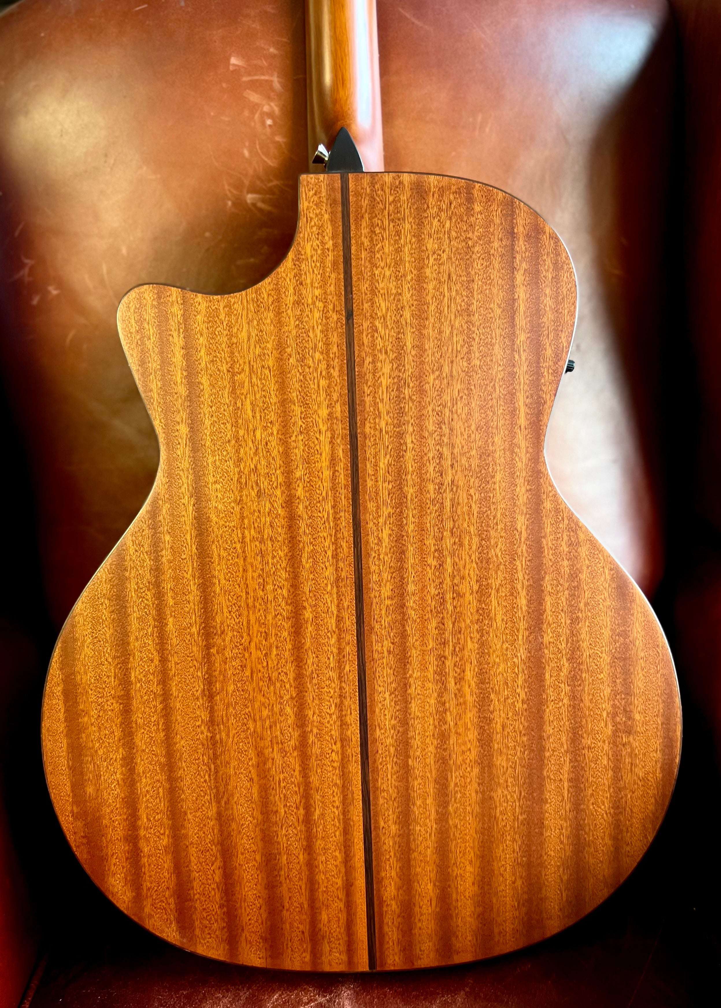 Vintage VGA990 Electro-Acoustic Sweetwater Guitar ~ Sunburst, Chitarra elettroacustica in vendita presso Richards Guitars.