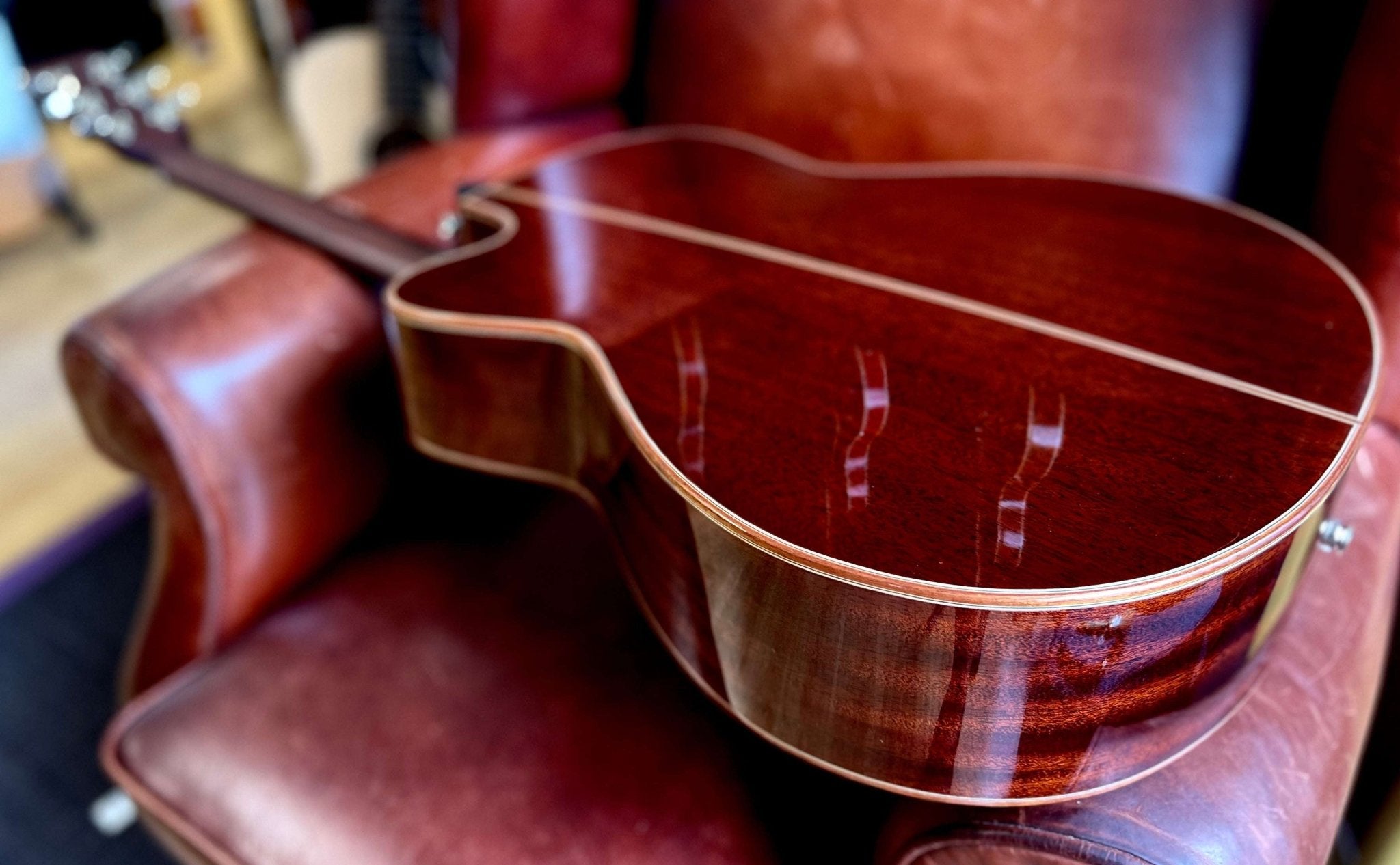 Auden Austin Mahogany Cutaway - Richards Guitars Of Stratford Upon Avon
