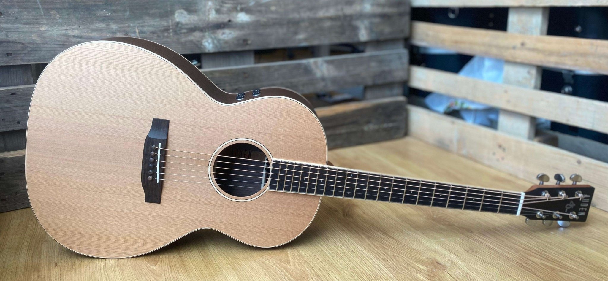 Auden Neo 45 Chester Cedar/Rosewood Full body. - Richards Guitars Of Stratford Upon Avon