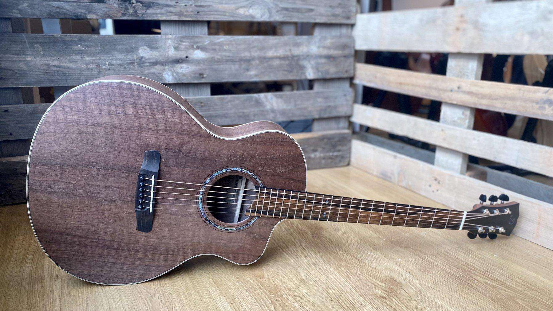 Dowina Walnut Tribute GAC - Richards Guitars Of Stratford Upon Avon