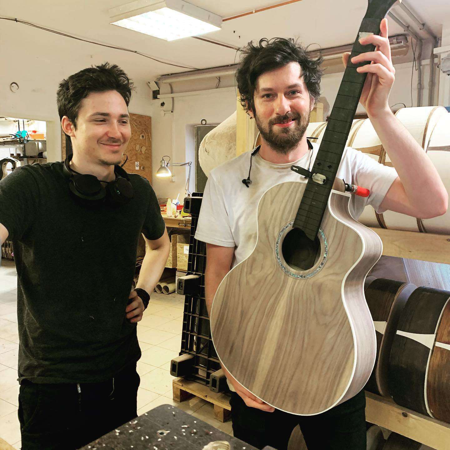 Dowina Walnut Tribute GAC - Richards Guitars Of Stratford Upon Avon
