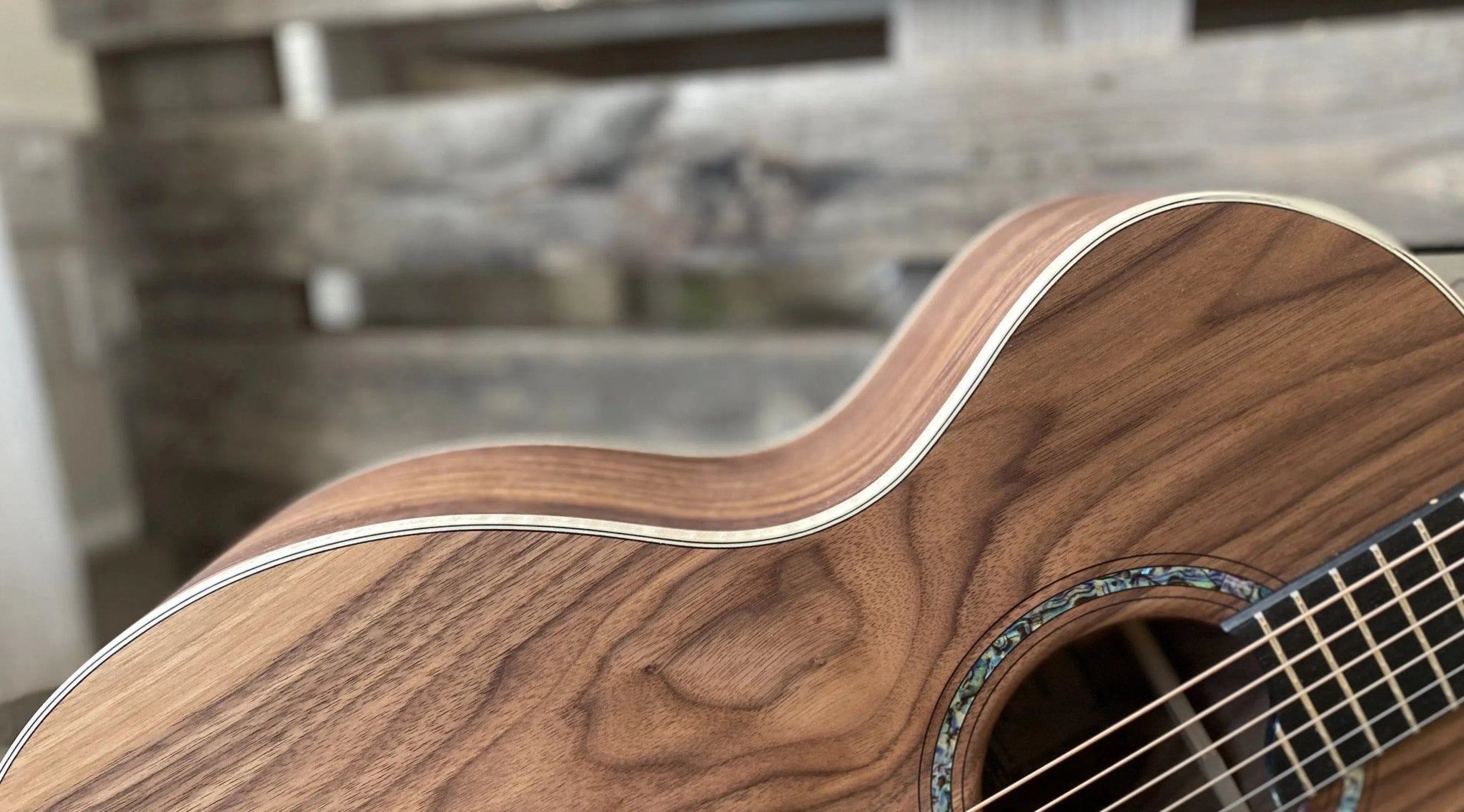 Dowina Walnut Tribute GAC - Richards Guitars Of Stratford Upon Avon