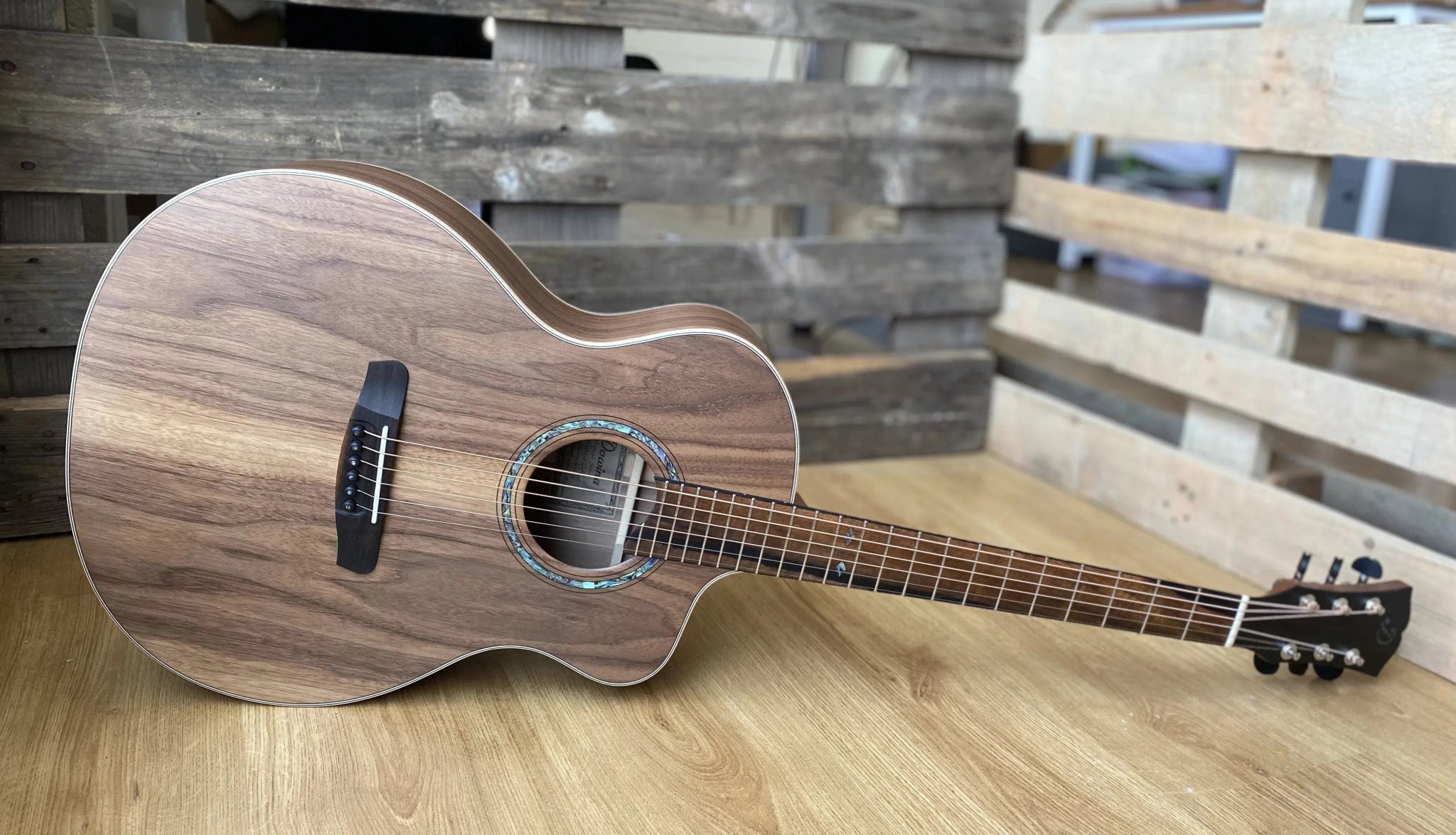 Dowina Walnut Tribute GAC - Richards Guitars Of Stratford Upon Avon