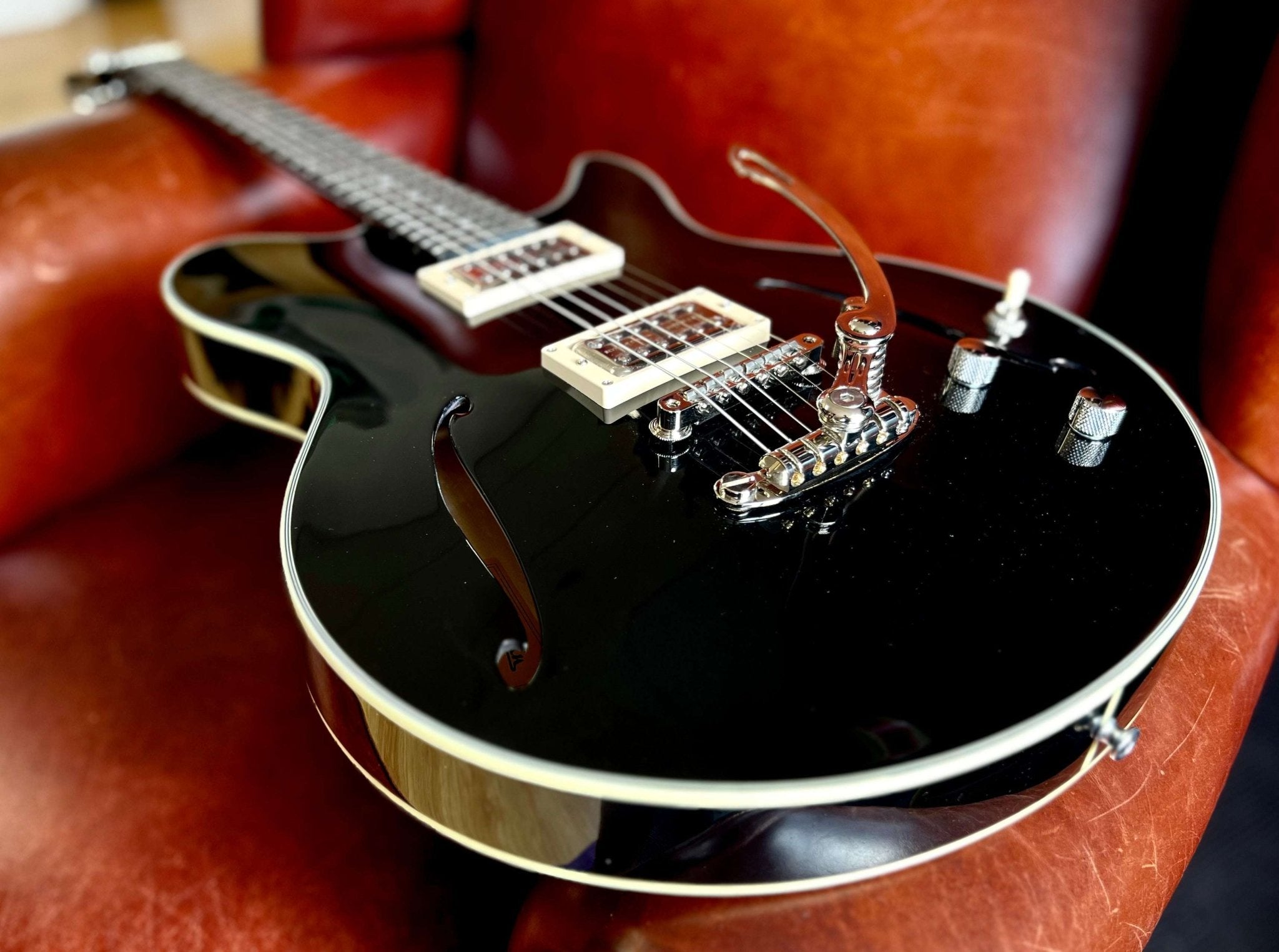 Eastman Romeo NYC, Electric guitar (Price inc. Custom Pro Setup Package) - Richards Guitars Of Stratford Upon Avon