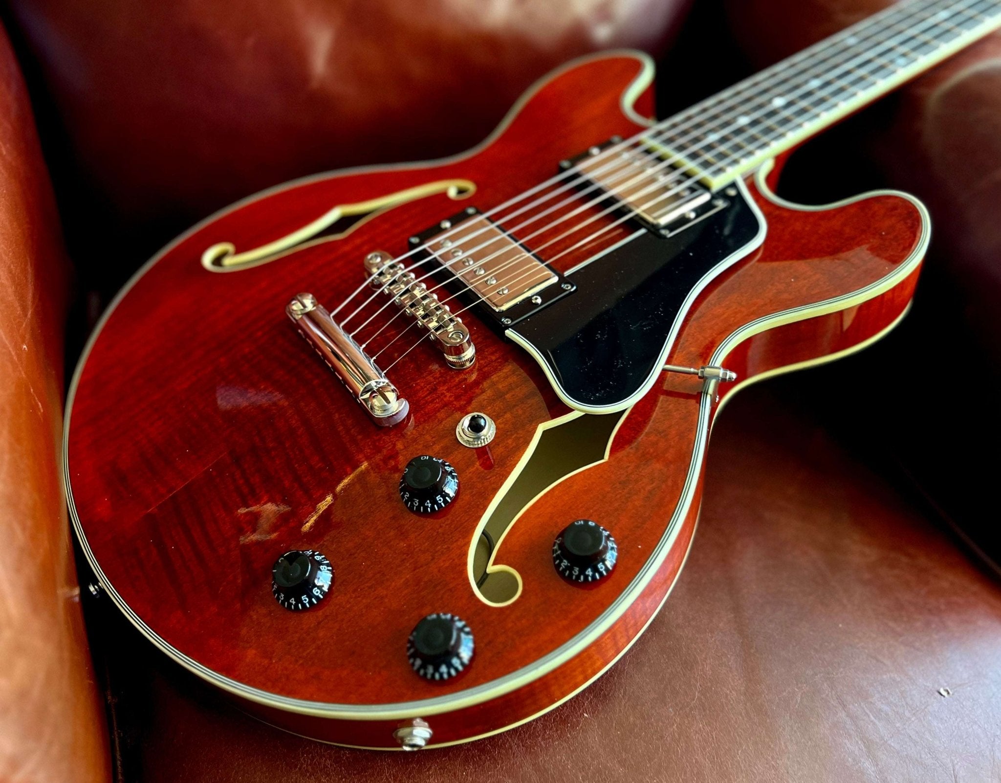 Eastman T484 Classic (Price inc. Custom Pro Setup Package) - Richards Guitars Of Stratford Upon Avon