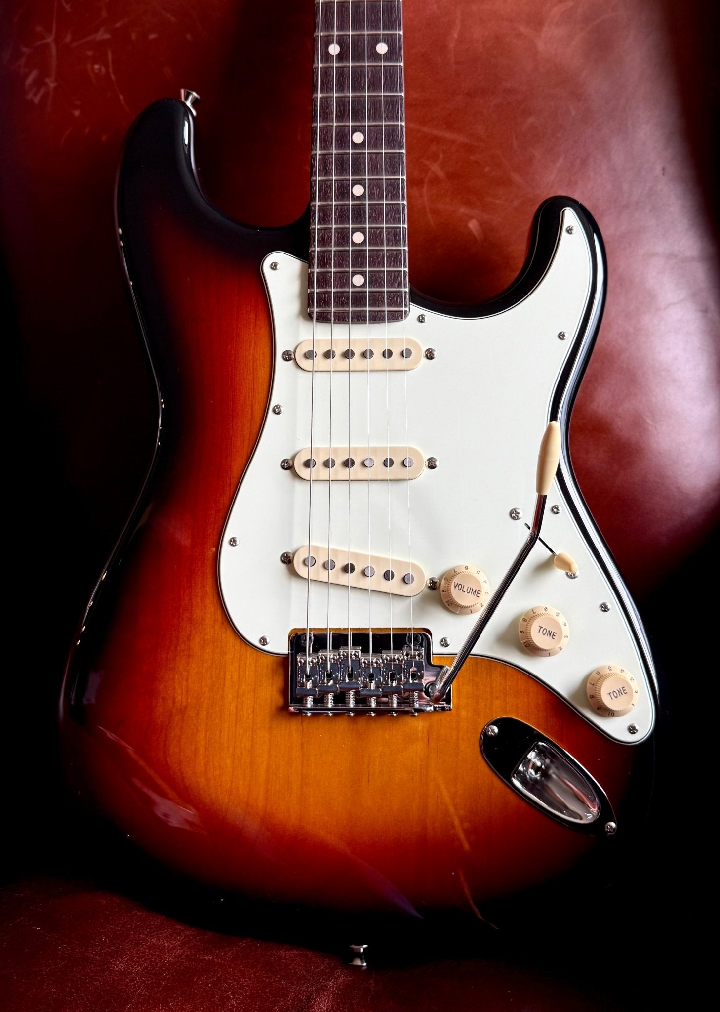 FGN Neoclassic NST100RAL (Alder 3 Tone Sunburst) - Richards Guitars Of Stratford Upon Avon