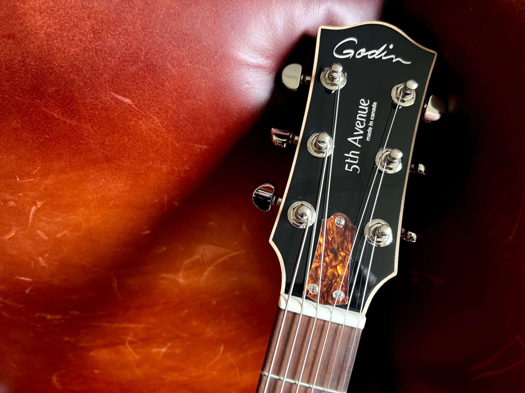 GODIN 5th Avenue Kingpin P90 Cognac Burst - Richards Guitars Of Stratford Upon Avon