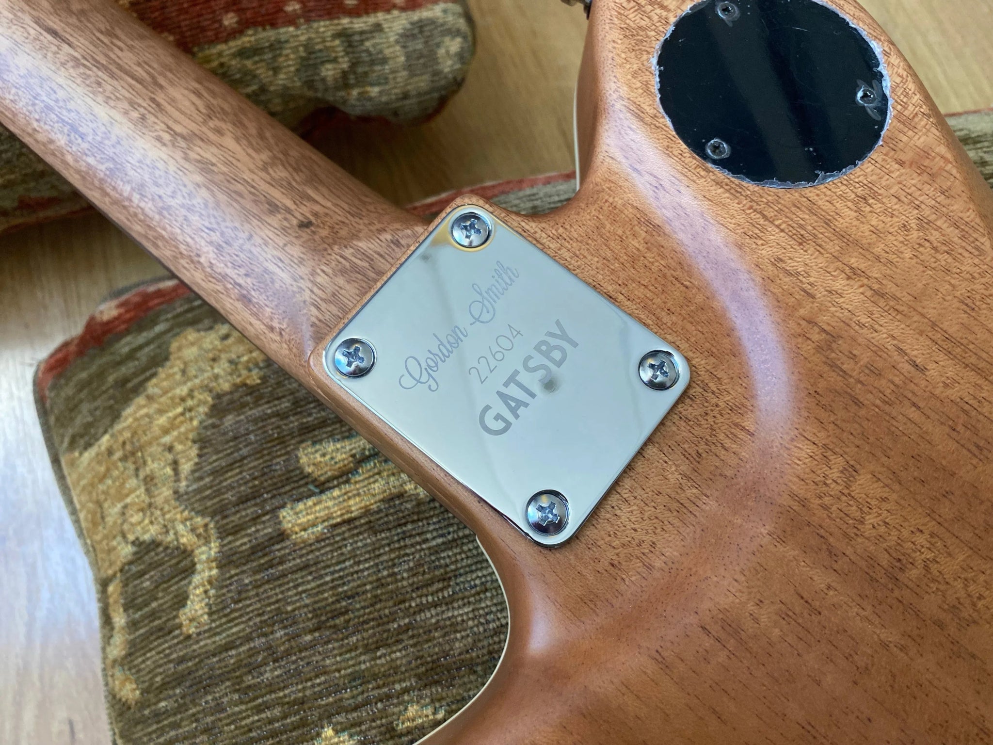 Gordon Smith Gatsby Deluxe Burled Walnut Custom - Richards Guitars Of Stratford Upon Avon