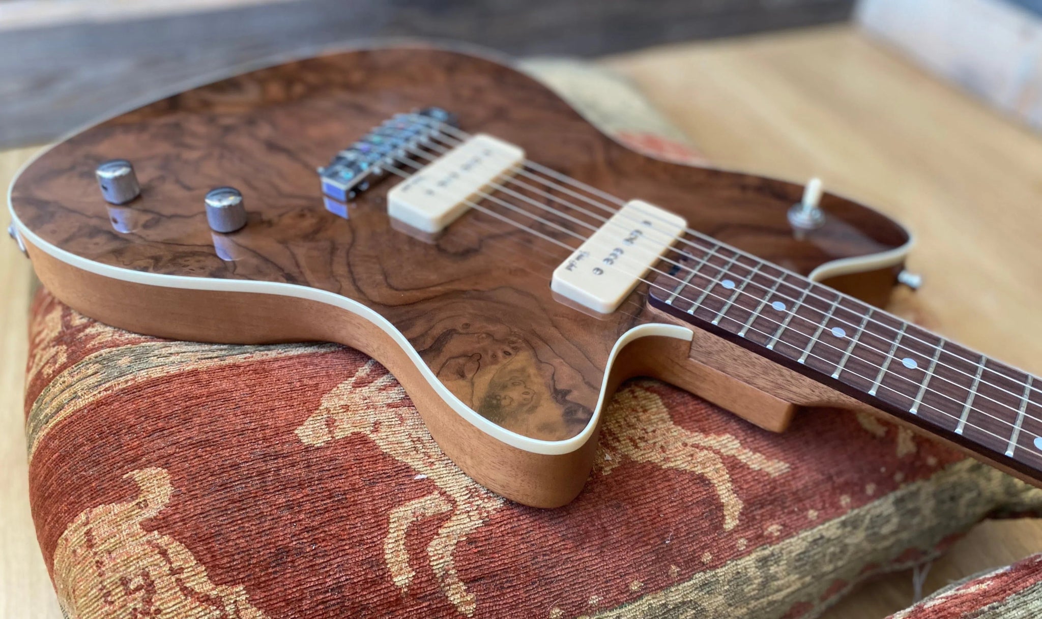 Gordon Smith Gatsby Deluxe Burled Walnut Custom - Richards Guitars Of Stratford Upon Avon