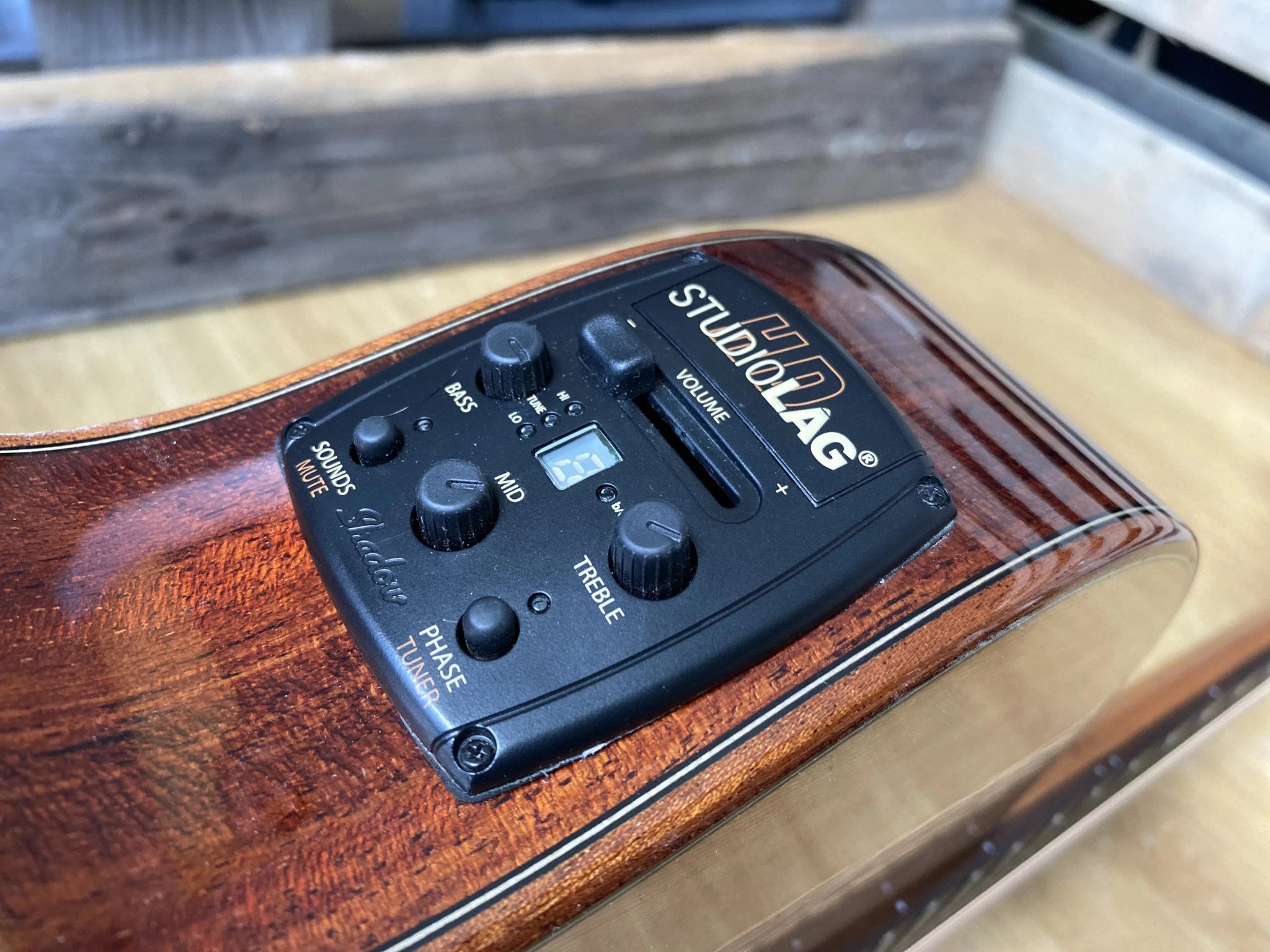 LAG TRAMONTANE 118 T118ASCE AUDITORIUM SLIM CUTAWAY ELECTRO - Richards Guitars Of Stratford Upon Avon