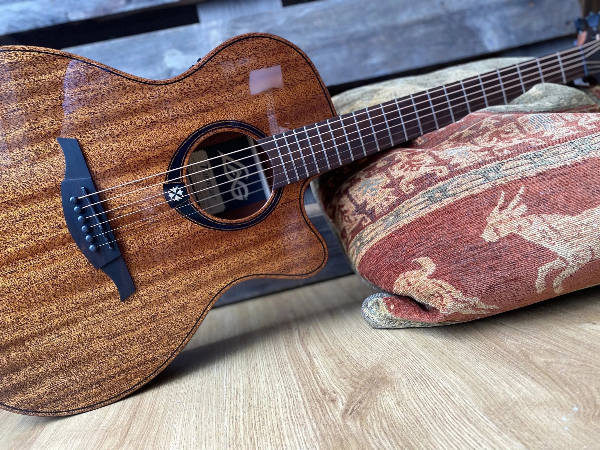 LAG TRAMONTANE 98 T98ACE AUDITORIUM, CUTAWAY, ELECTRO - Richards Guitars Of Stratford Upon Avon