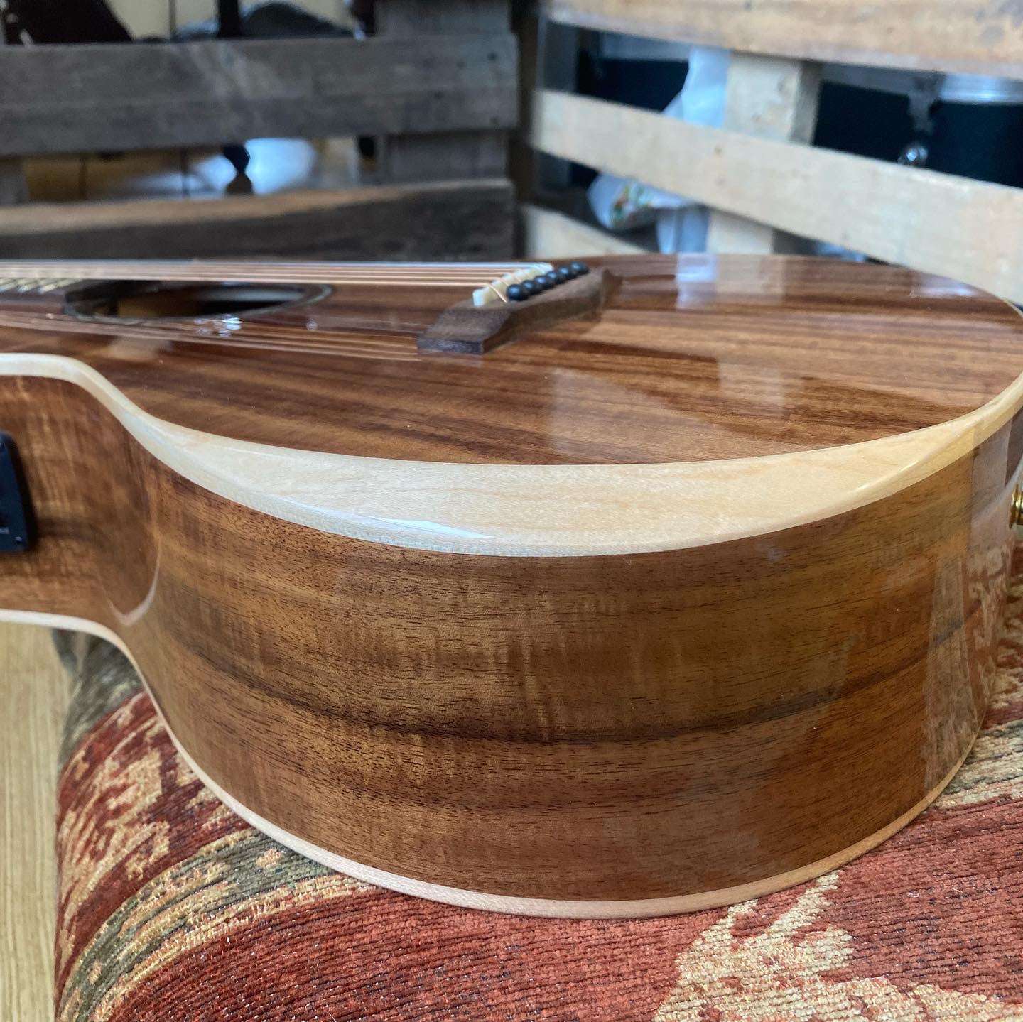 Traveler Redlands Concert Travel Electro Acoustic Koa - Richards Guitars Of Stratford Upon Avon