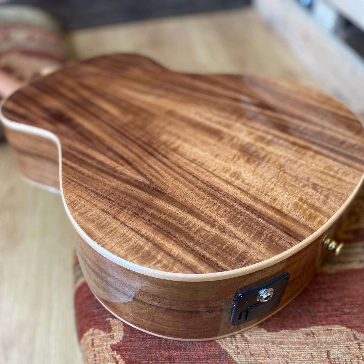 Traveler Redlands Concert Travel Electro Acoustic Koa - Richards Guitars Of Stratford Upon Avon