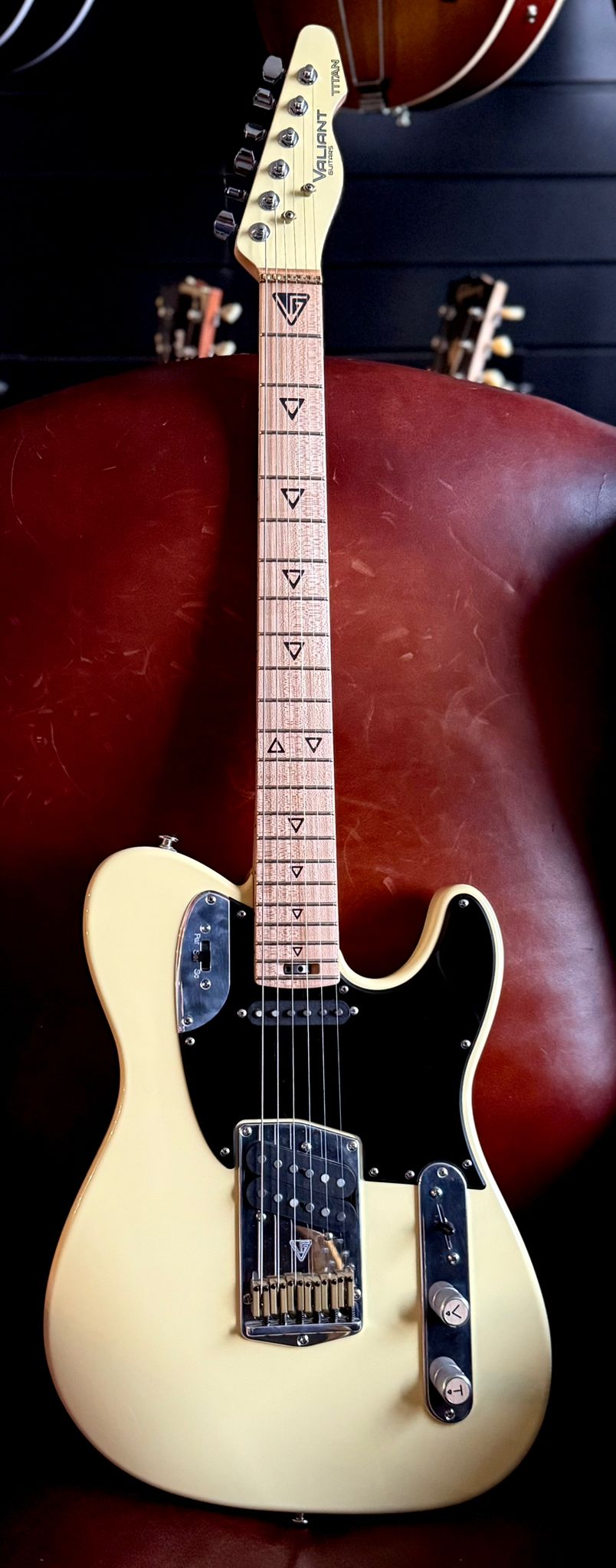 Valiant Titan Ginger Cream Gloss - Richards Guitars Of Stratford Upon Avon